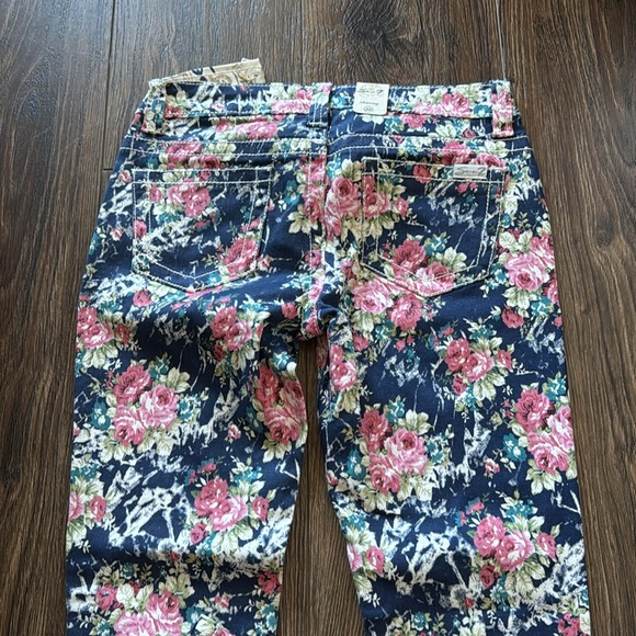 Floral Jeans - Picture 6 of 6